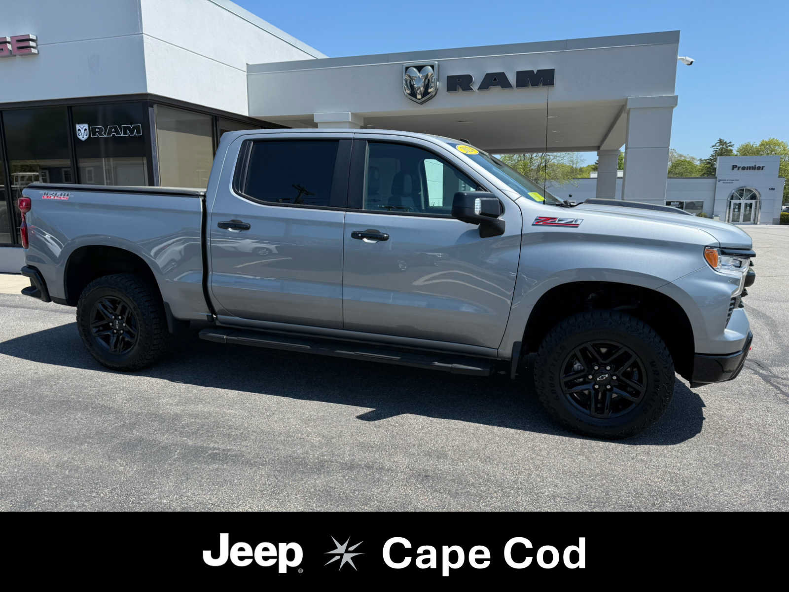 Used 2024 Chevrolet Silverado 1500 LT Trail Boss w/ Convenience Package II AWD/4WD image 1