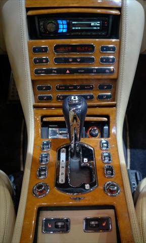 Used 2007 Bentley Azure RWD image 20
