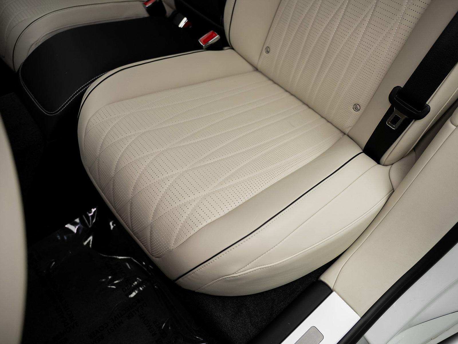 Used 2022 Bentley Flying Spur Plug-In Hybrid AWD/4WD image 38
