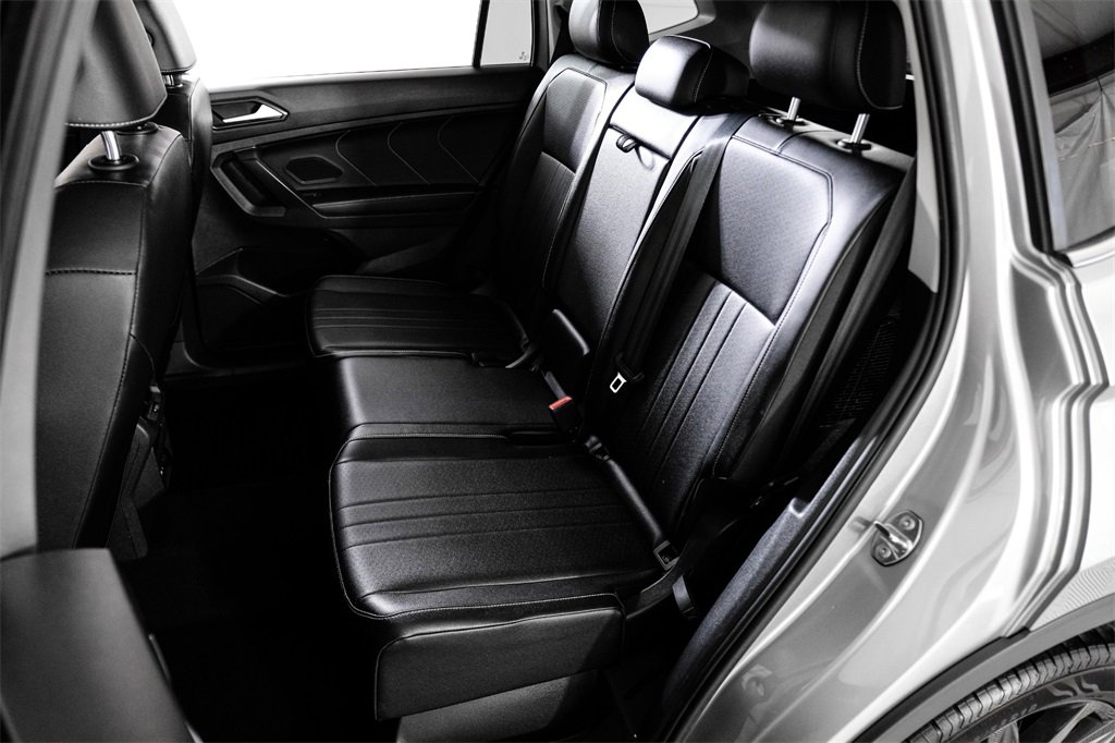 Used 2022 Volkswagen Tiguan SE image 44