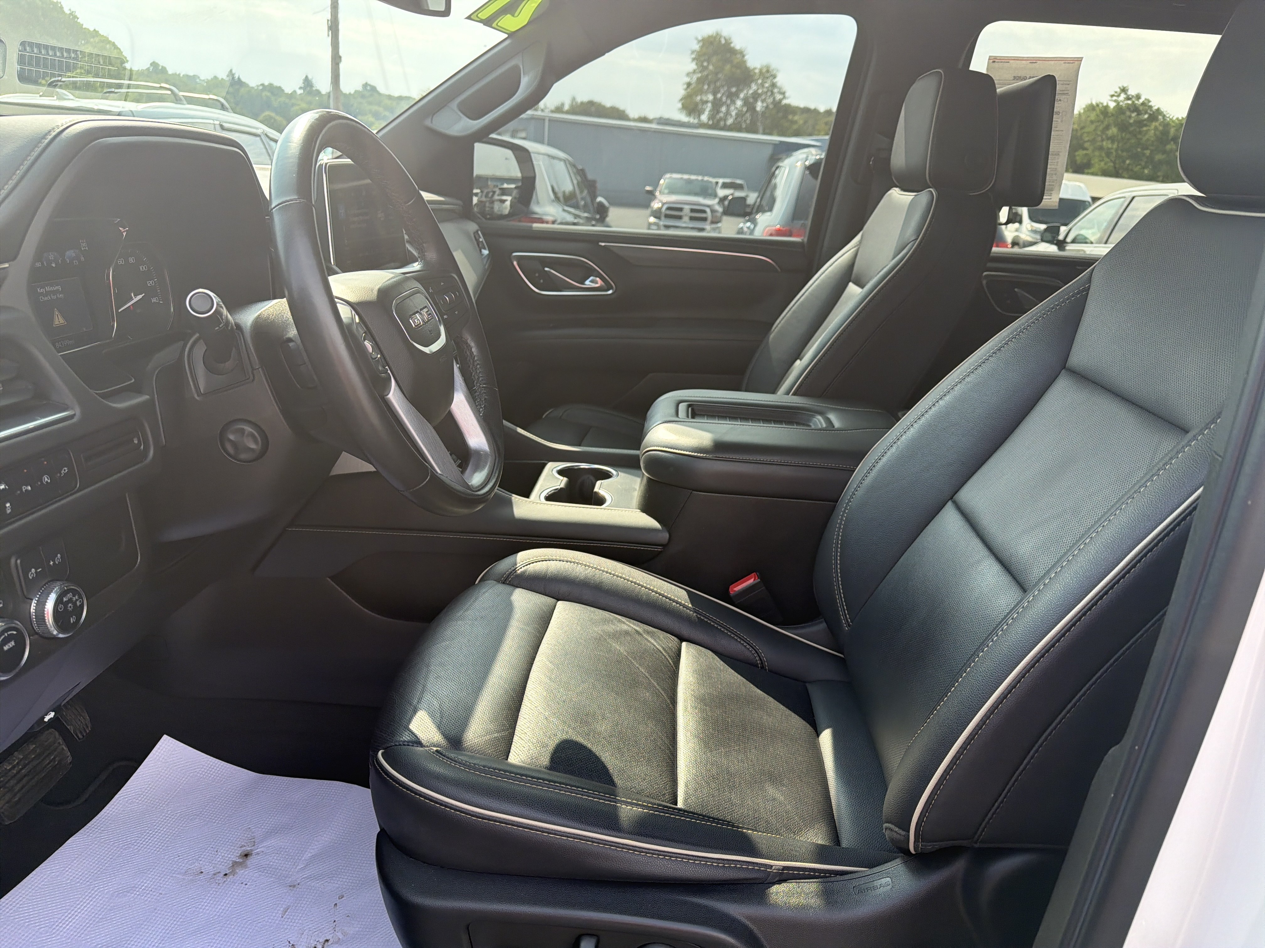Used 2021 GMC Yukon SLT w/ SLT Premium Package AWD/4WD image 6