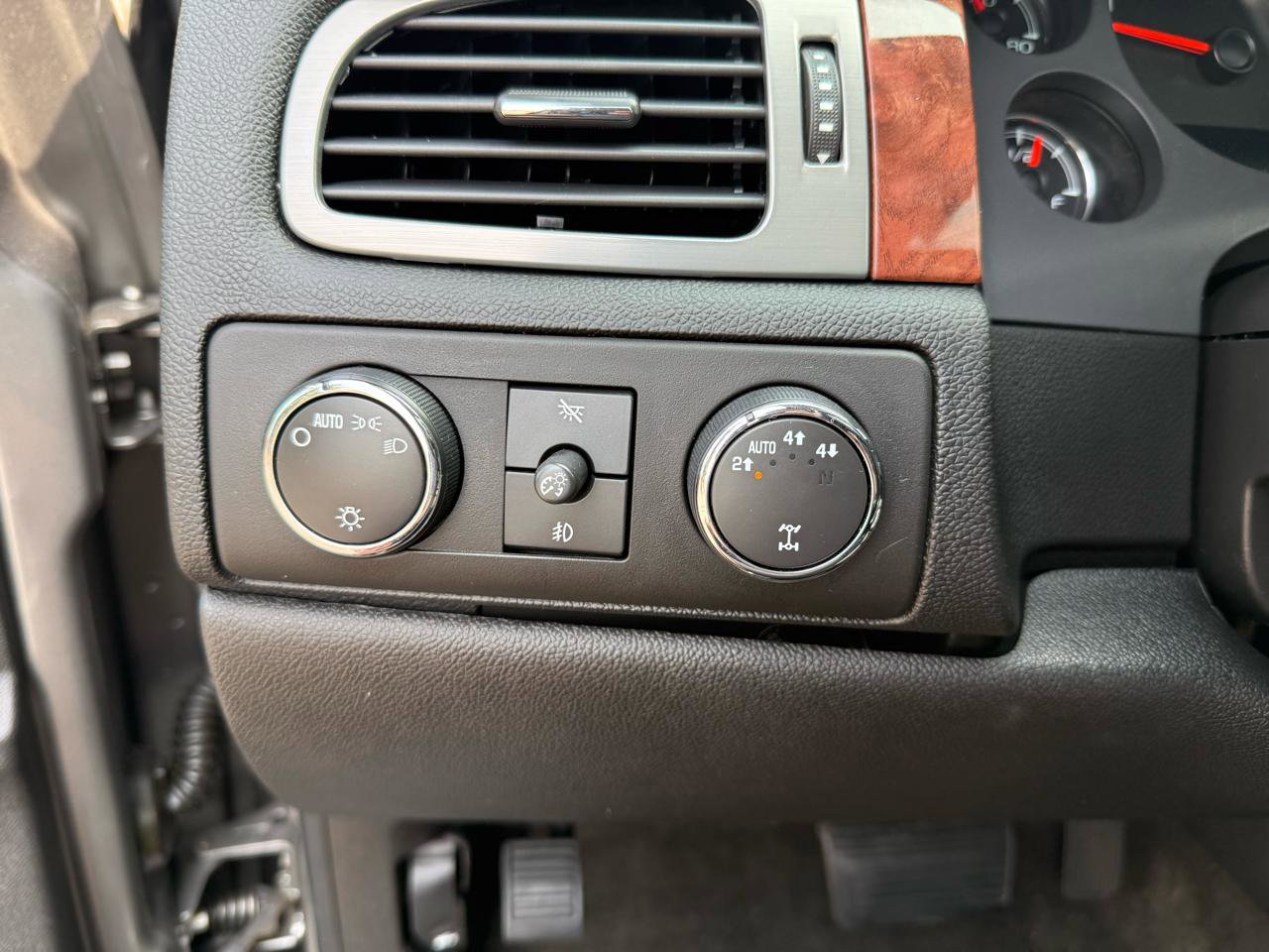 Used 2008 Chevrolet Suburban LTZ w/ LTZ Preferred Equipment Group image 30