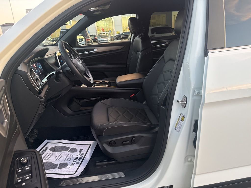 Used 2024 Volkswagen Atlas Cross Sport SE w/ Black Wheel Package image 24