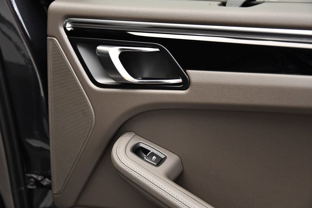 Used 2025 Porsche Macan image 49