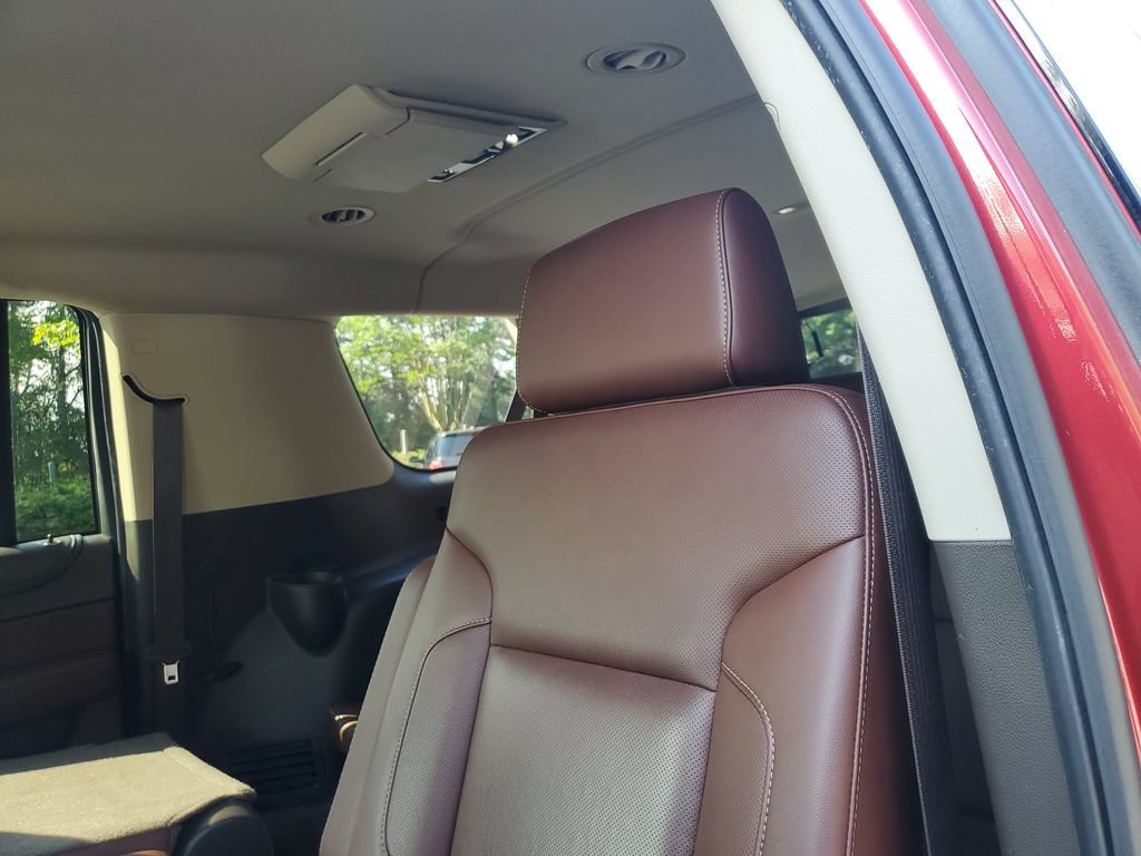 Used 2015 Chevrolet Suburban LTZ RWD image 12