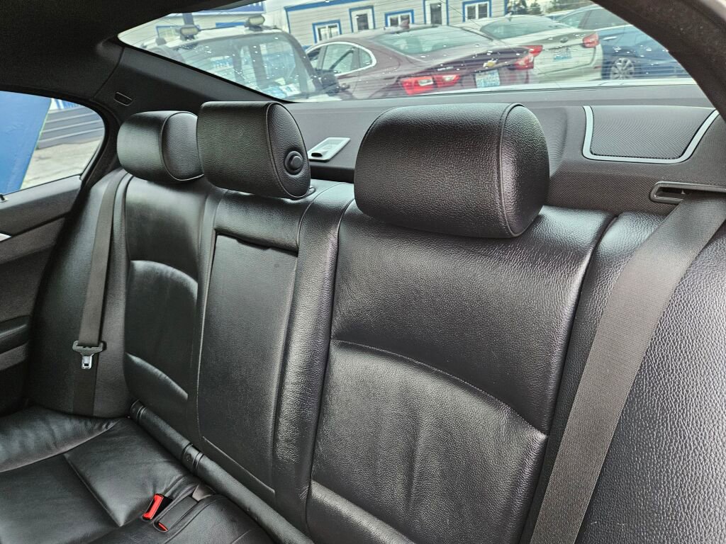 Used 2012 BMW 550i xDrive Sedan image 8