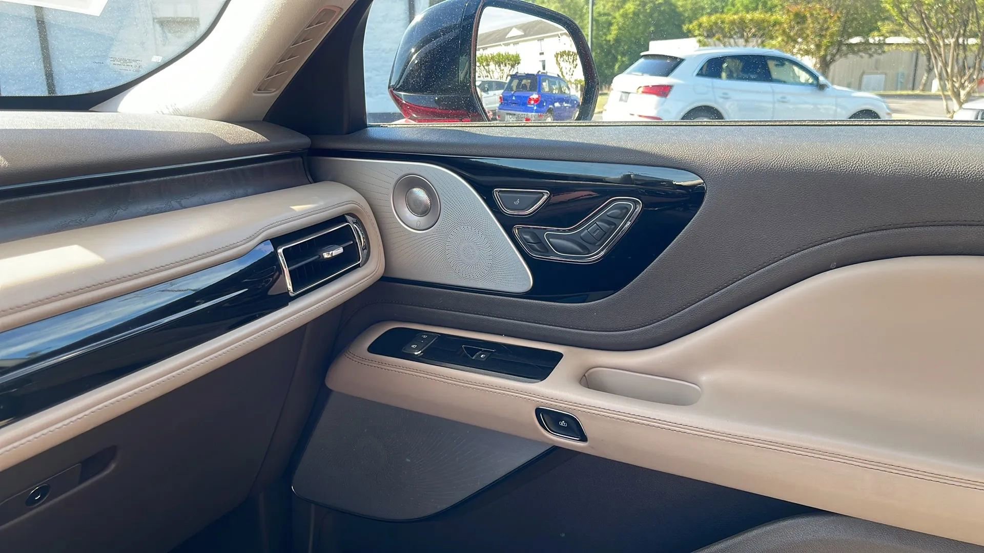 Used 2020 Lincoln Aviator Reserve w/ Equipment Group 202A AWD/4WD image 22