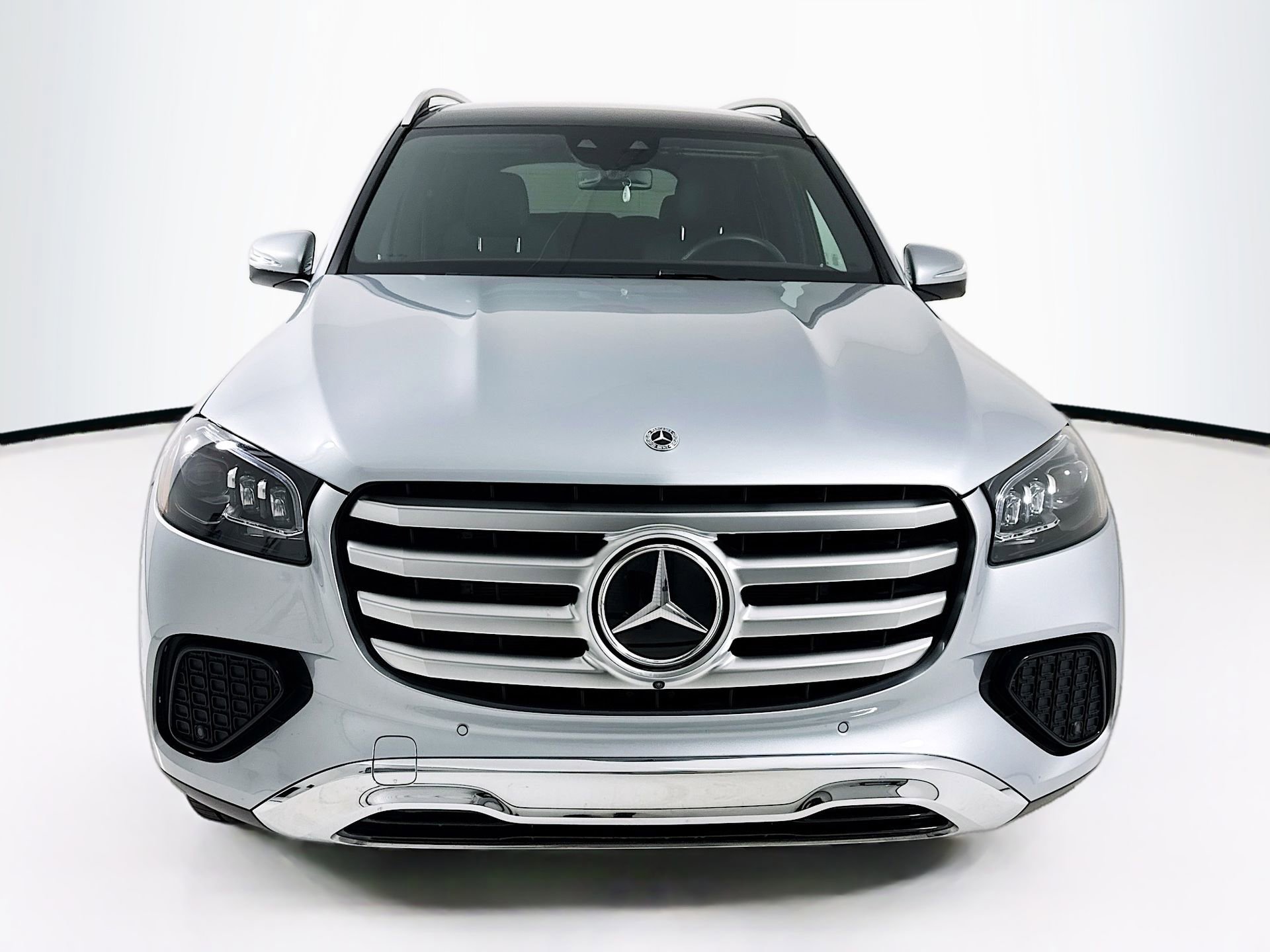 Used 2025 Mercedes-Benz GLS 450 4MATIC image 2