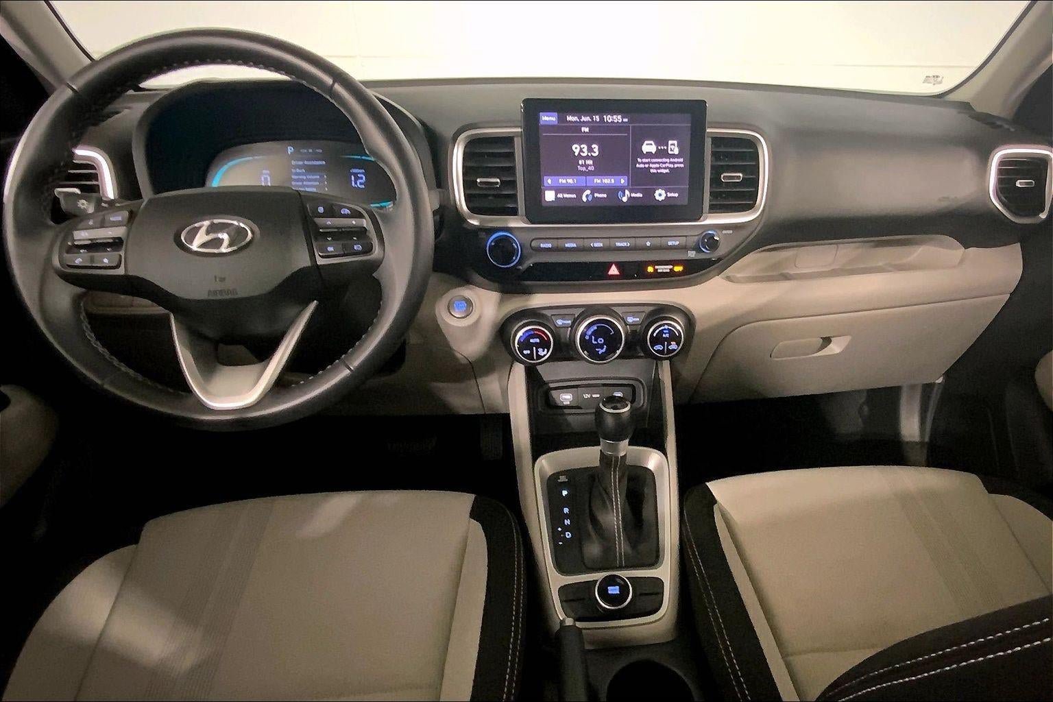 Used 2025 Hyundai Venue SEL FWD image 16