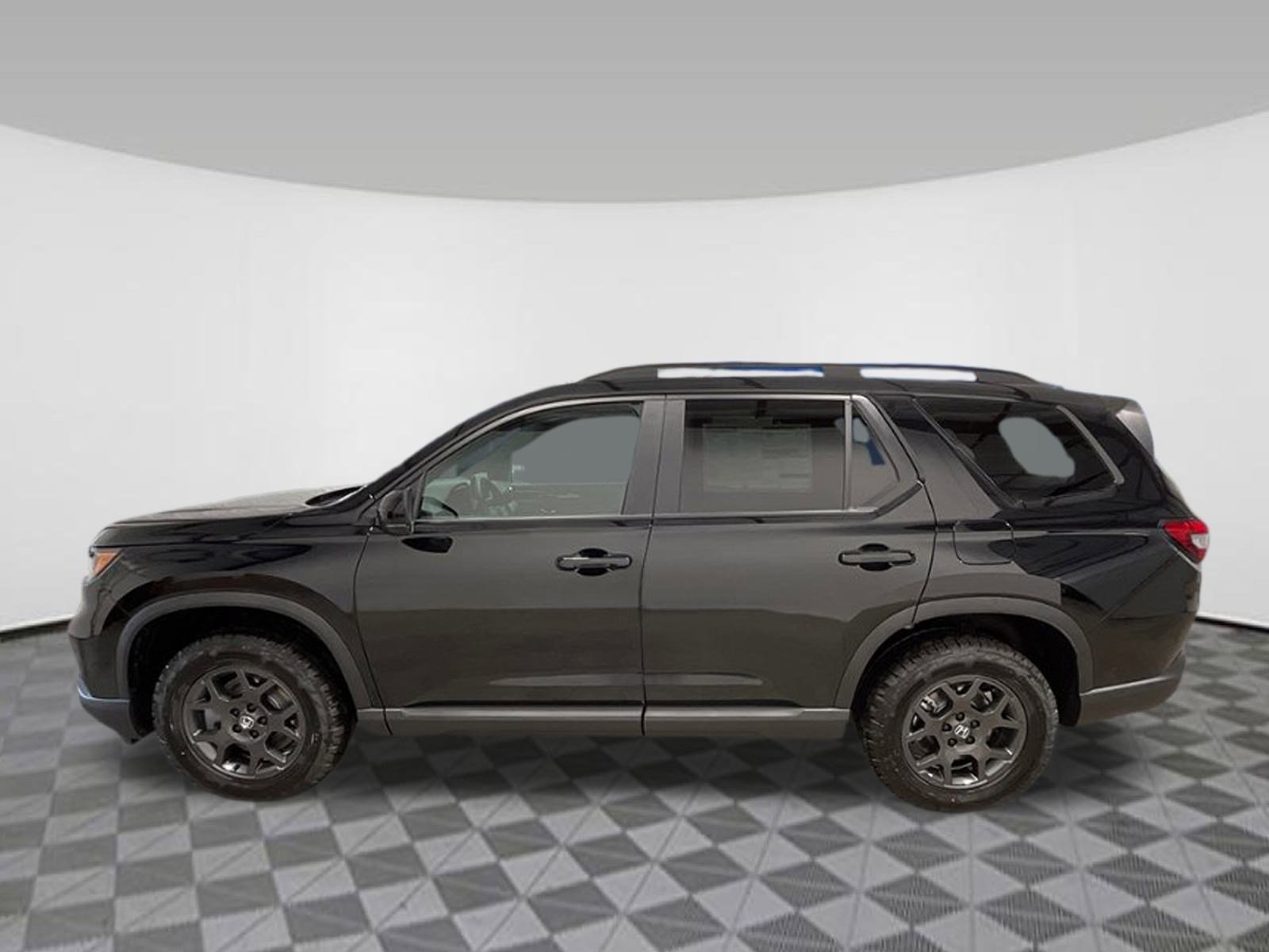 New 2025 Honda Pilot TrailSport image 2