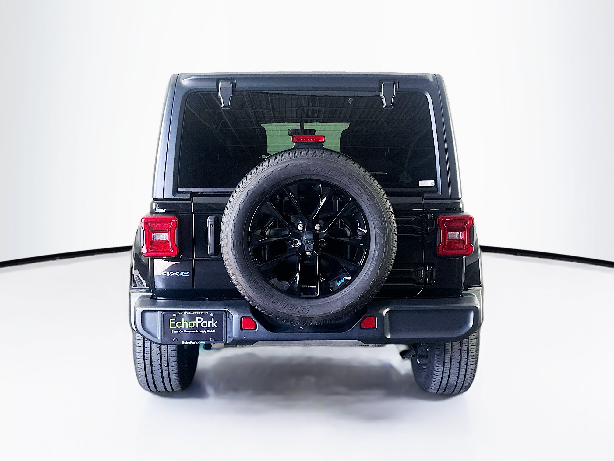 Used 2023 Jeep Wrangler Unlimited Sahara w/ Cold Weather Group AWD/4WD image 7
