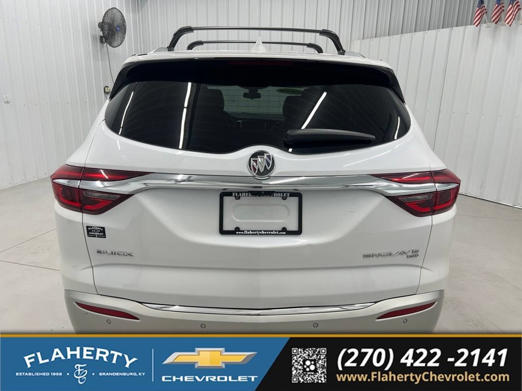 Used 2018 Buick Enclave Premium w/ LPO, Hit The Road Package AWD/4WD image 4