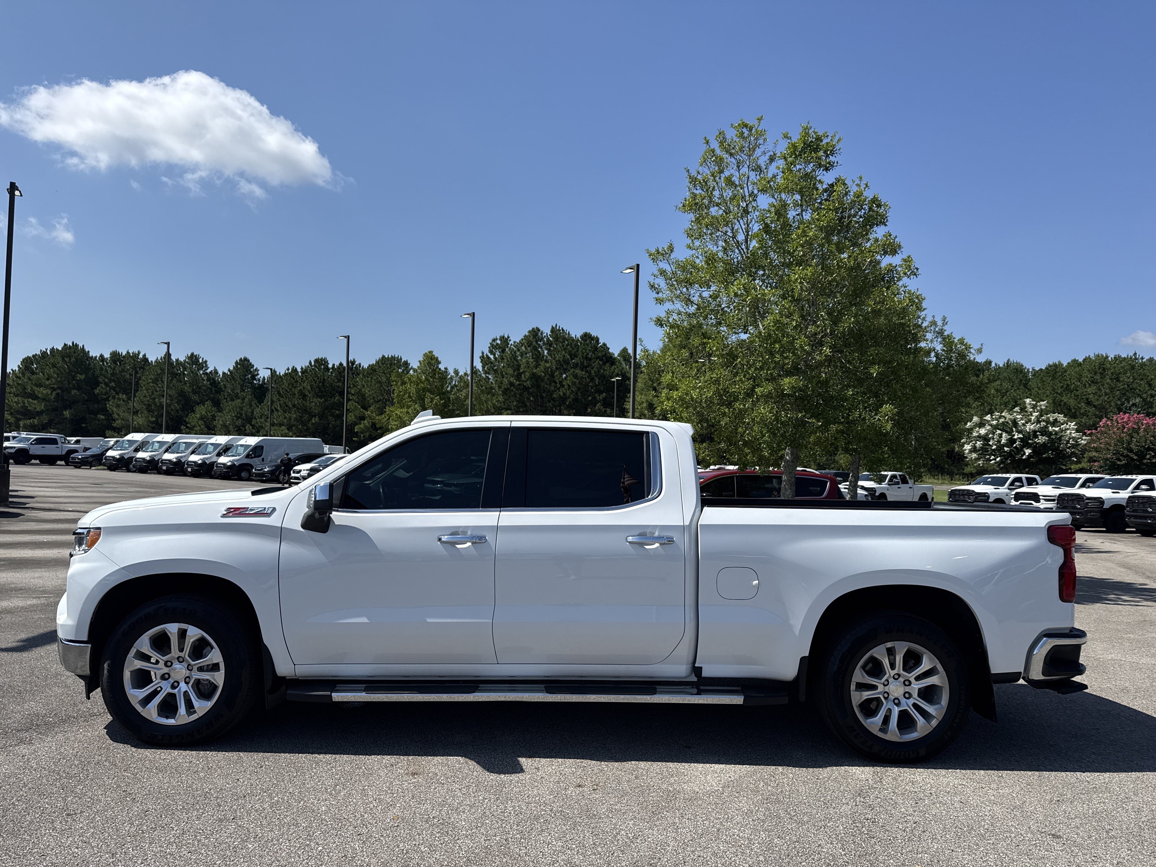 Used 2024 Chevrolet Silverado 1500 LTZ AWD/4WD image 4