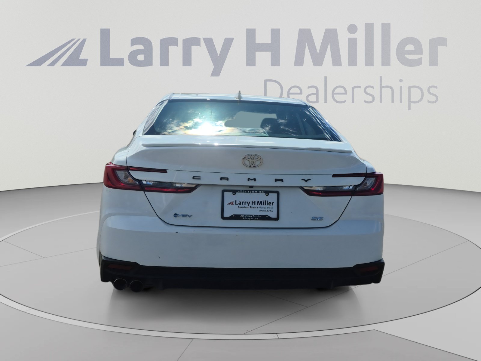Used 2025 Toyota Camry SE FWD image 4