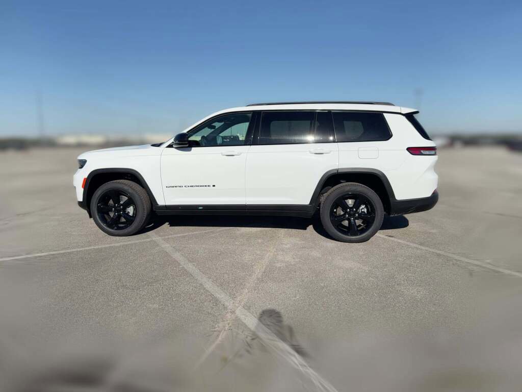 New 2025 Jeep Grand Cherokee L Limited w/ Black Appearance Package image 6