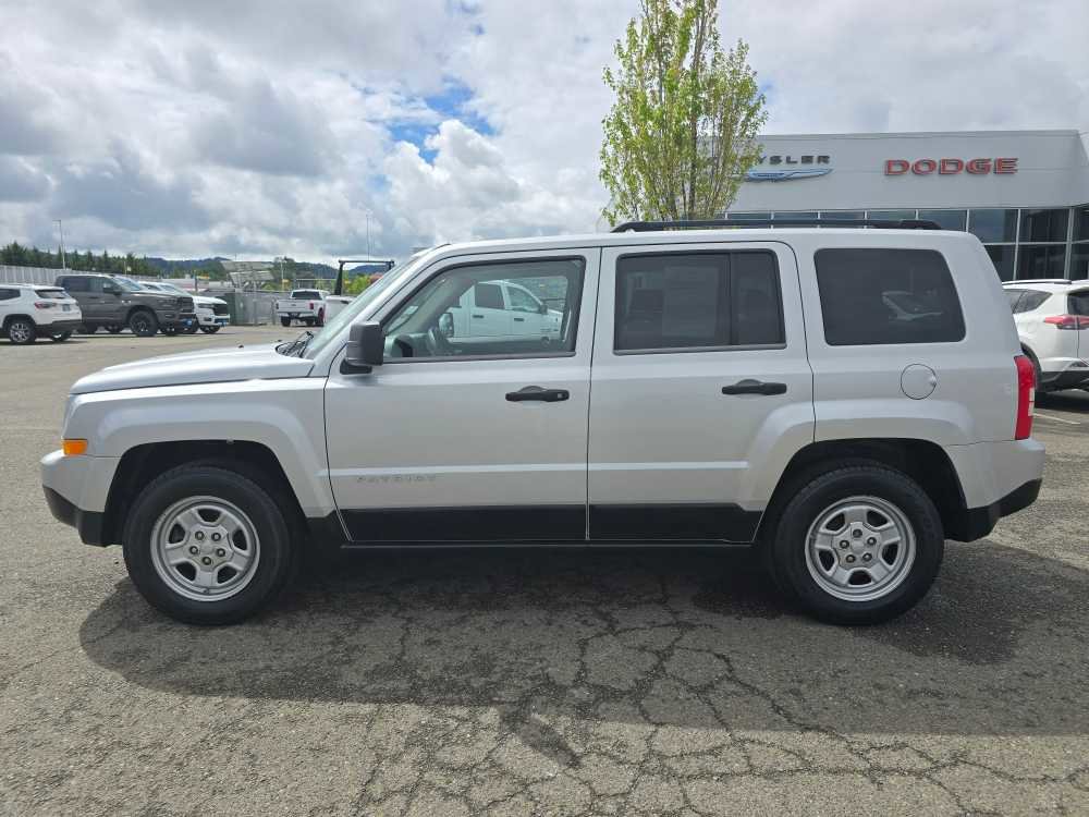 Used 2011 Jeep Patriot Sport FWD image 2