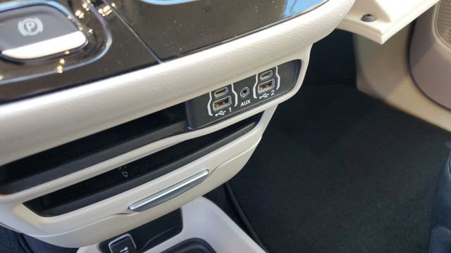 Certified 2024 Chrysler Pacifica Touring-L FWD image 18
