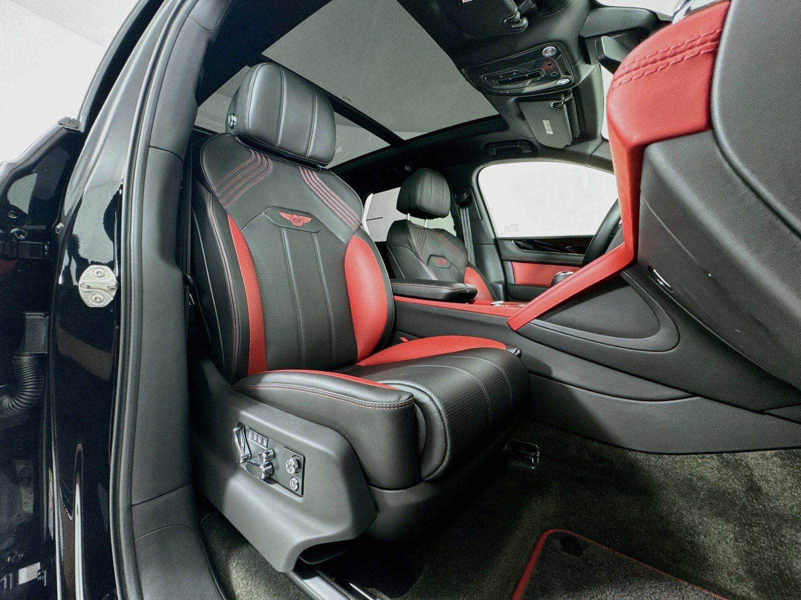 Certified 2023 Bentley Bentayga AWD/4WD image 28