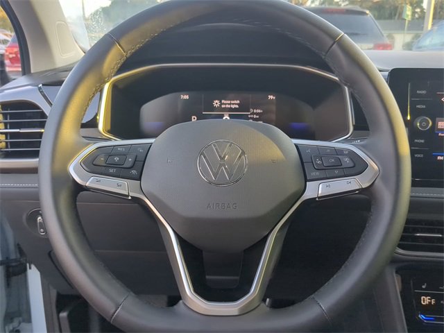 Certified 2025 Volkswagen Taos SE image 29