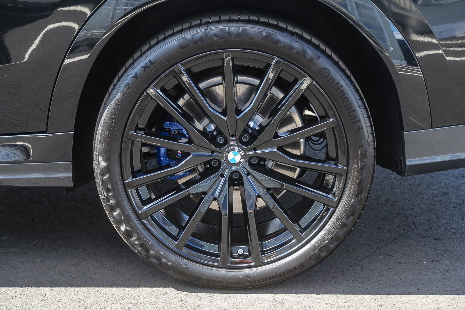 Used 2023 BMW X6 M50i w/ Executive Package image 10