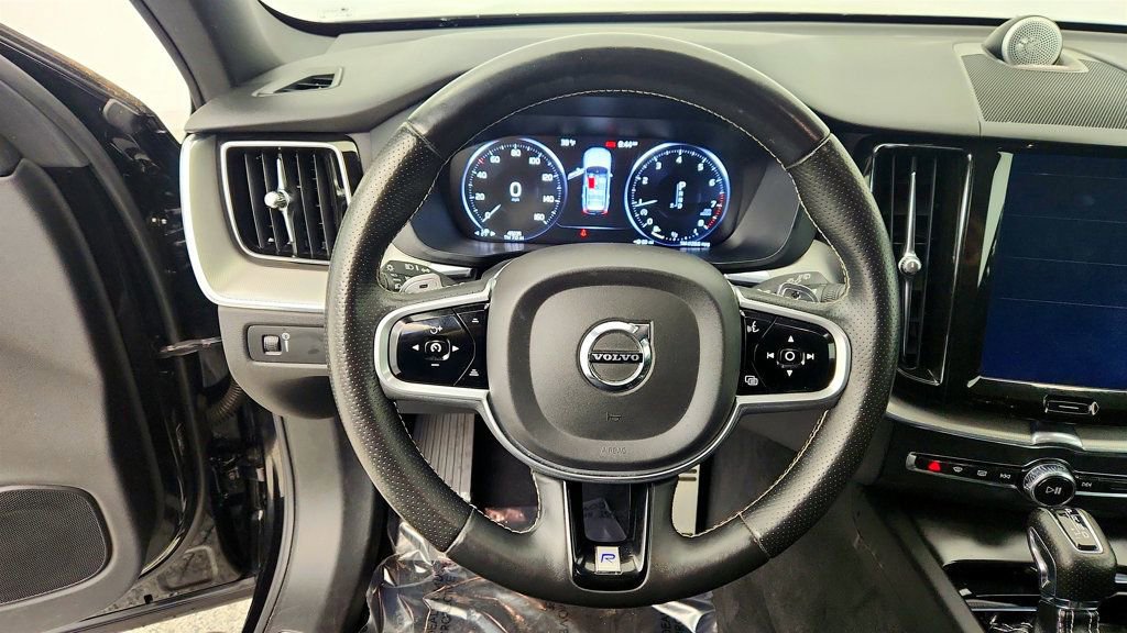 Used 2018 Volvo XC60 T6 R-Design w/ Convenience Package image 14