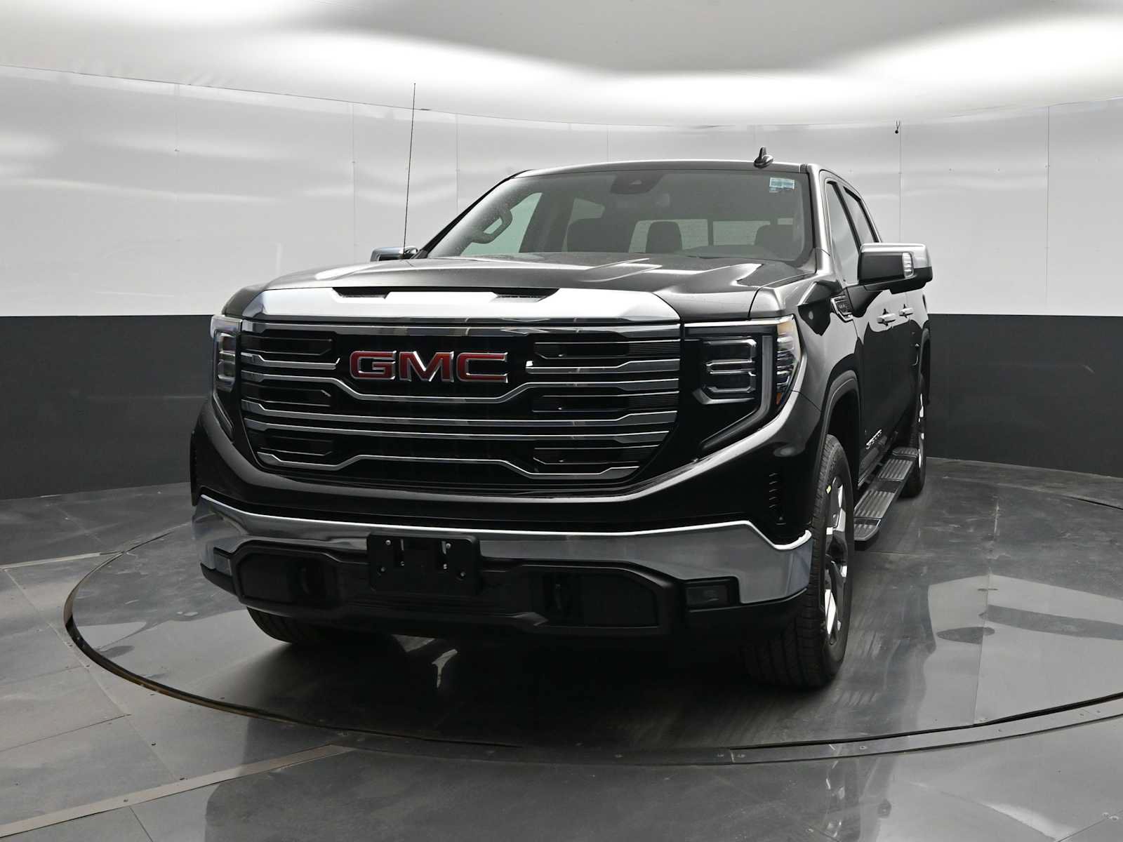 New 2026 GMC Sierra 1500 SLT w/ SLT Premium Package AWD/4WD image 3