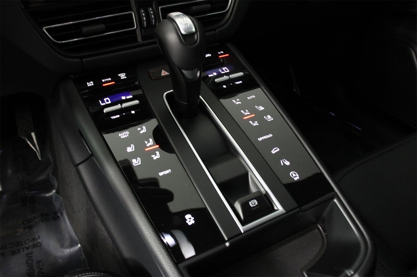 Used 2025 Porsche Macan image 18