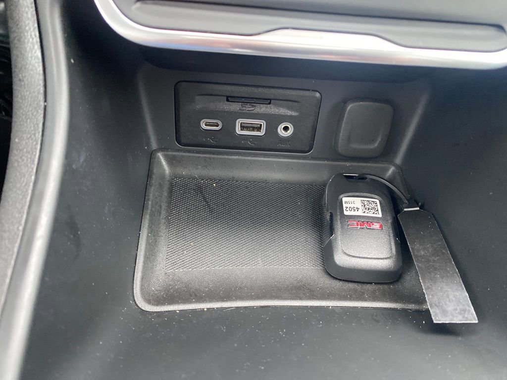 Used 2020 GMC Terrain Denali w/ Denali Premium Package AWD/4WD image 17