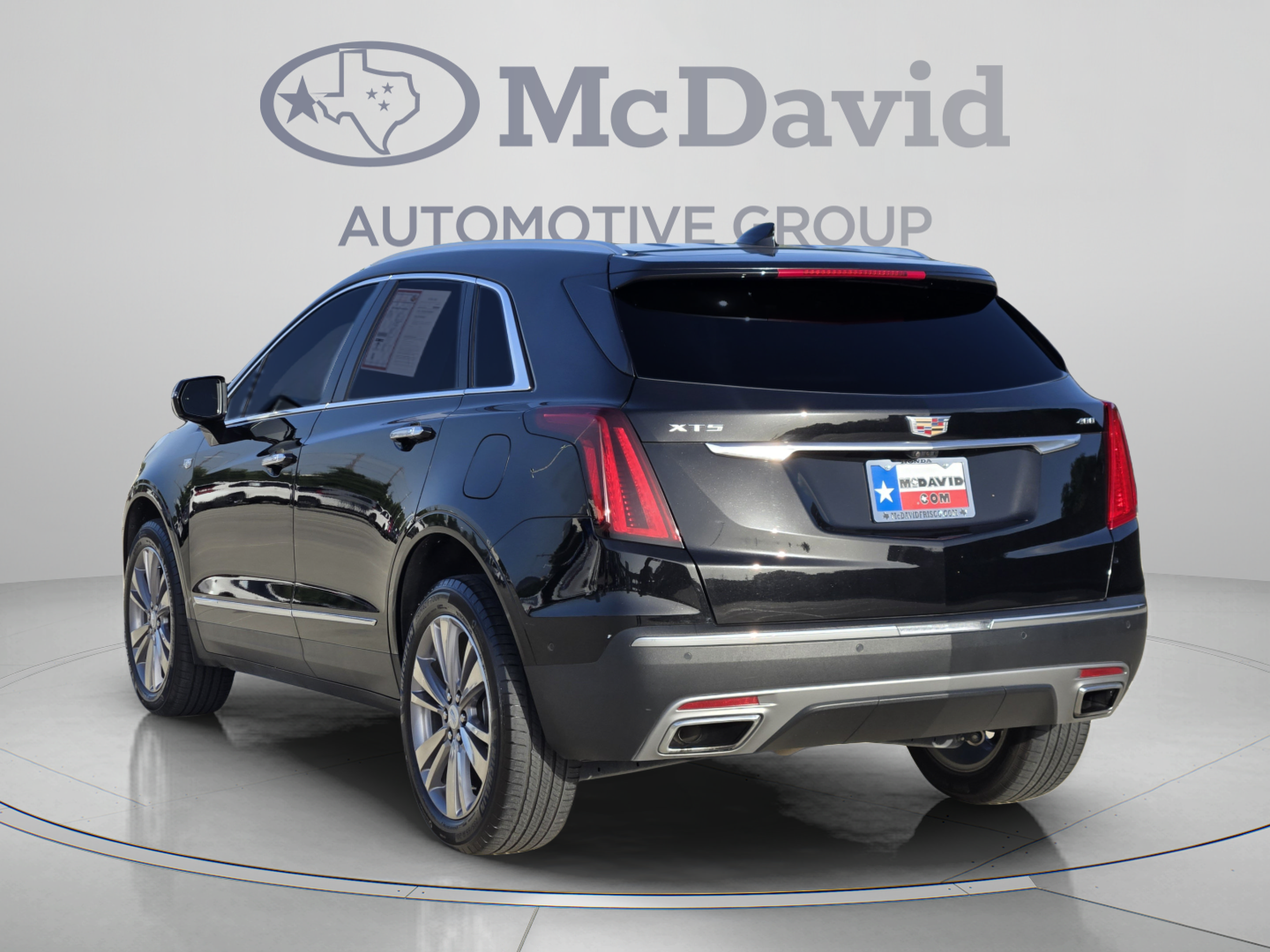 Used 2023 Cadillac XT5 Premium Luxury w/ Technology Package FWD image 4