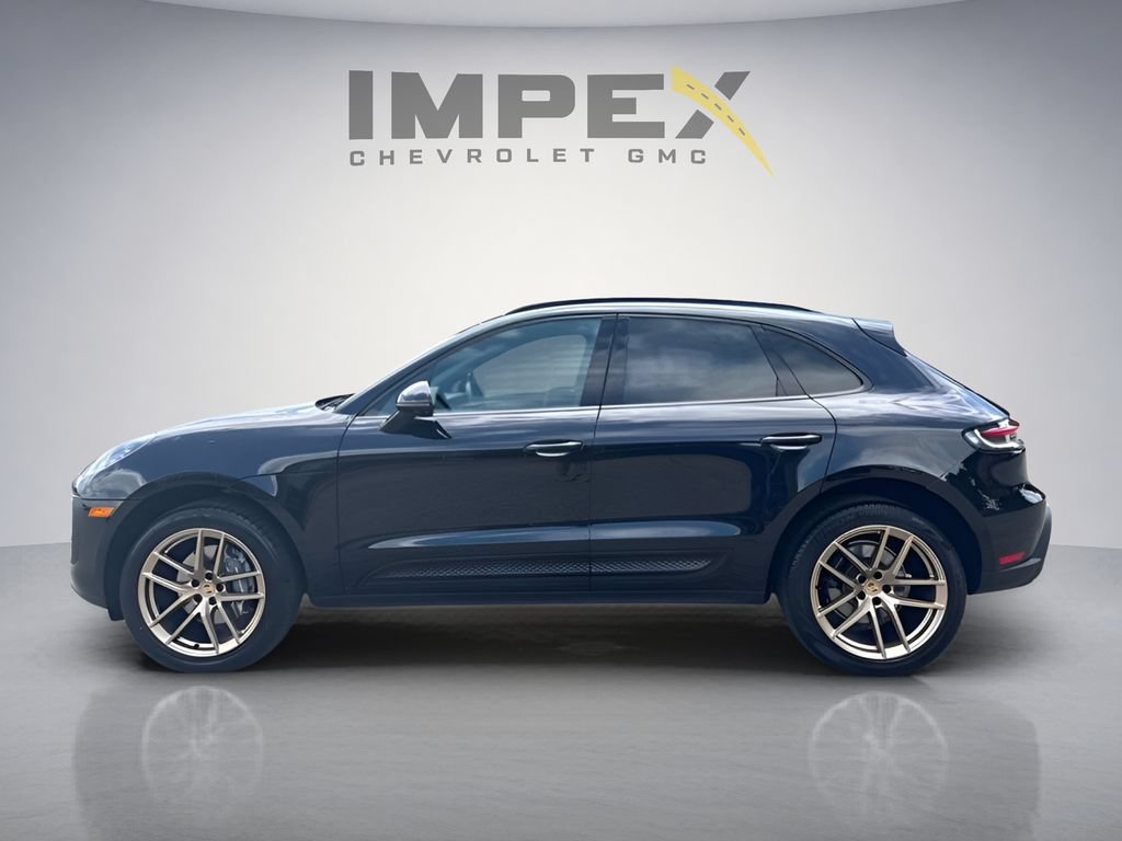 Used 2023 Porsche Macan Turbo AWD/4WD image 3