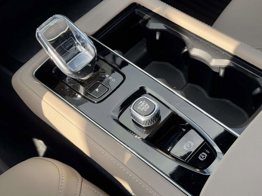 Certified 2026 Volvo XC90 B6 Plus w/ Protection Package Premier image 28