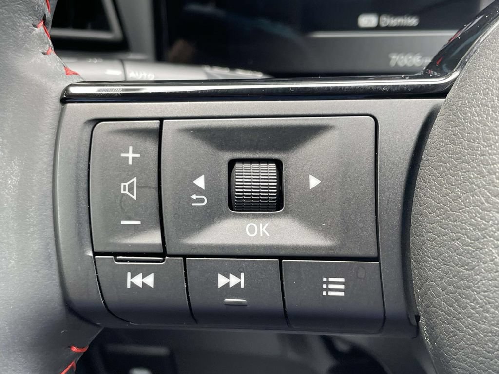 Used 2025 Nissan Kicks SR FWD image 20