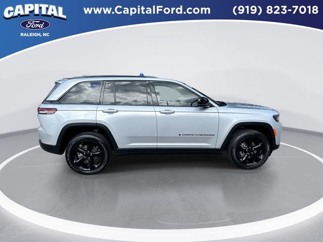 Used 2022 Jeep Grand Cherokee Altitude RWD image 9