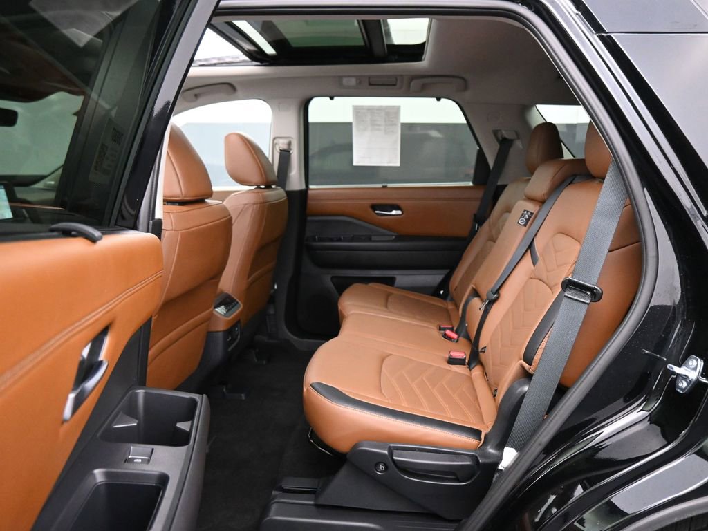 Used 2025 Nissan Pathfinder Platinum w/ Cargo Package FWD image 20