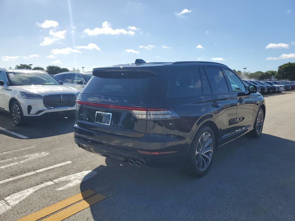 New 2025 Lincoln Aviator 2WD w/ Jet Appearance Package image 4