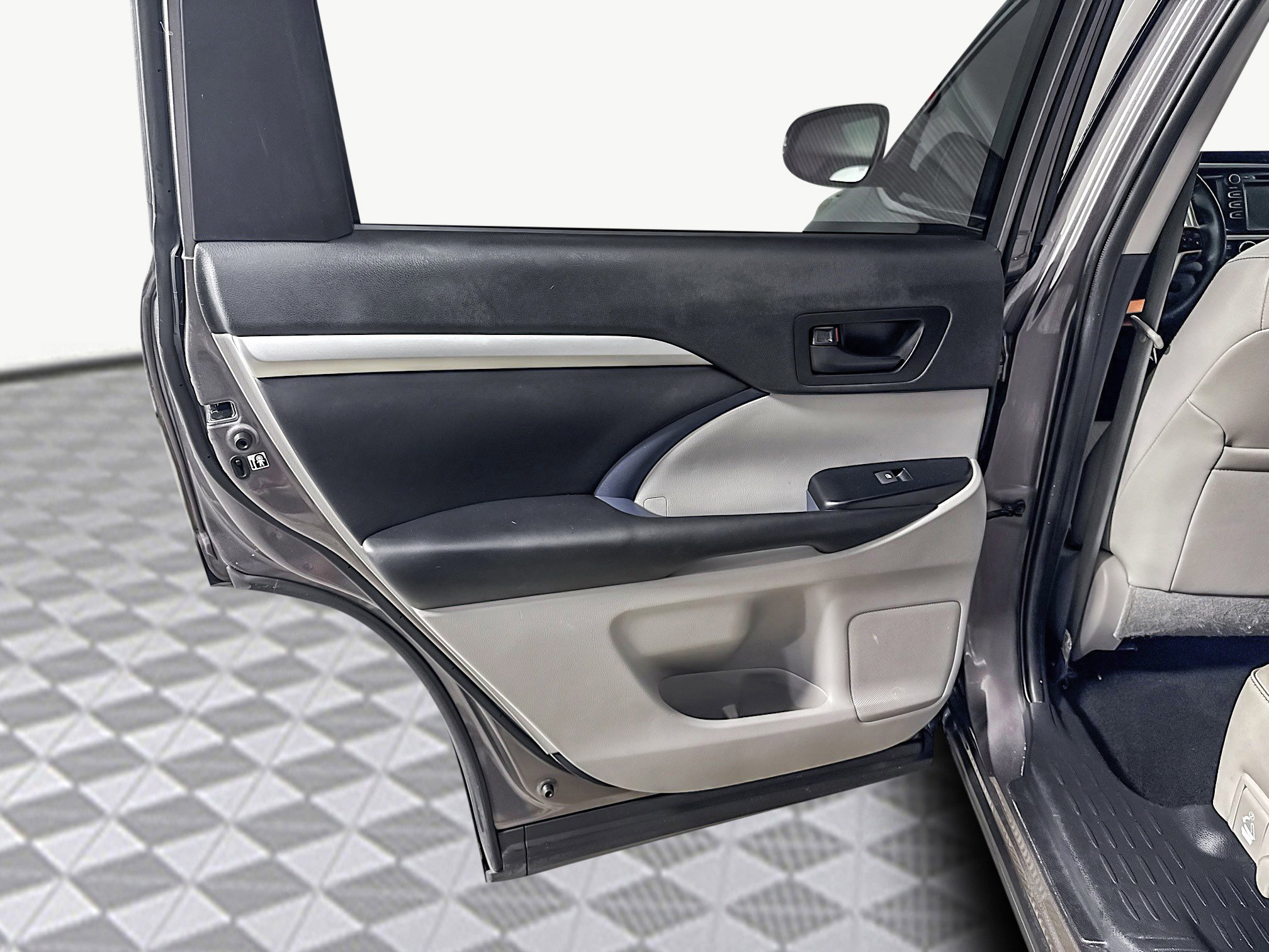 Used 2019 Toyota Highlander Plus image 25