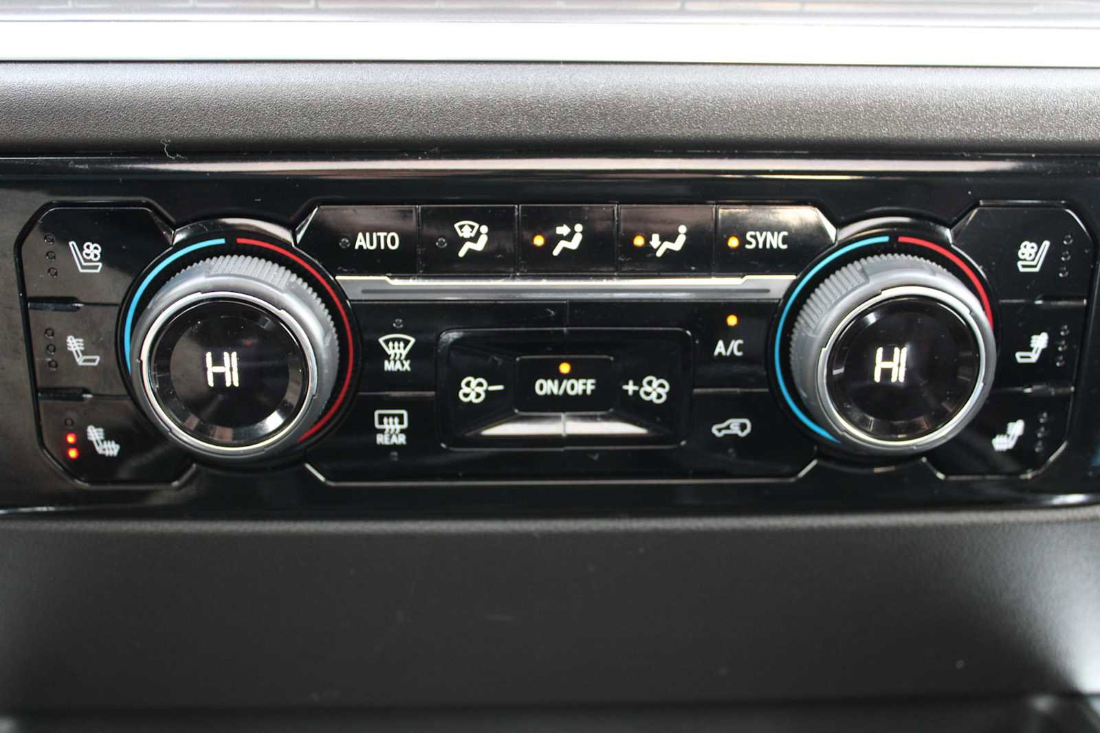 Certified 2024 Chevrolet Silverado 1500 High Country w/ Technology Package image 23