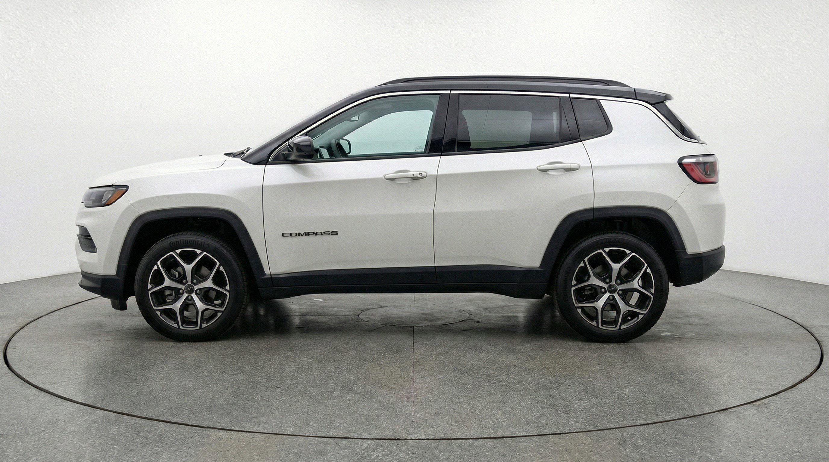 Used 2025 Jeep Compass Limited image 5