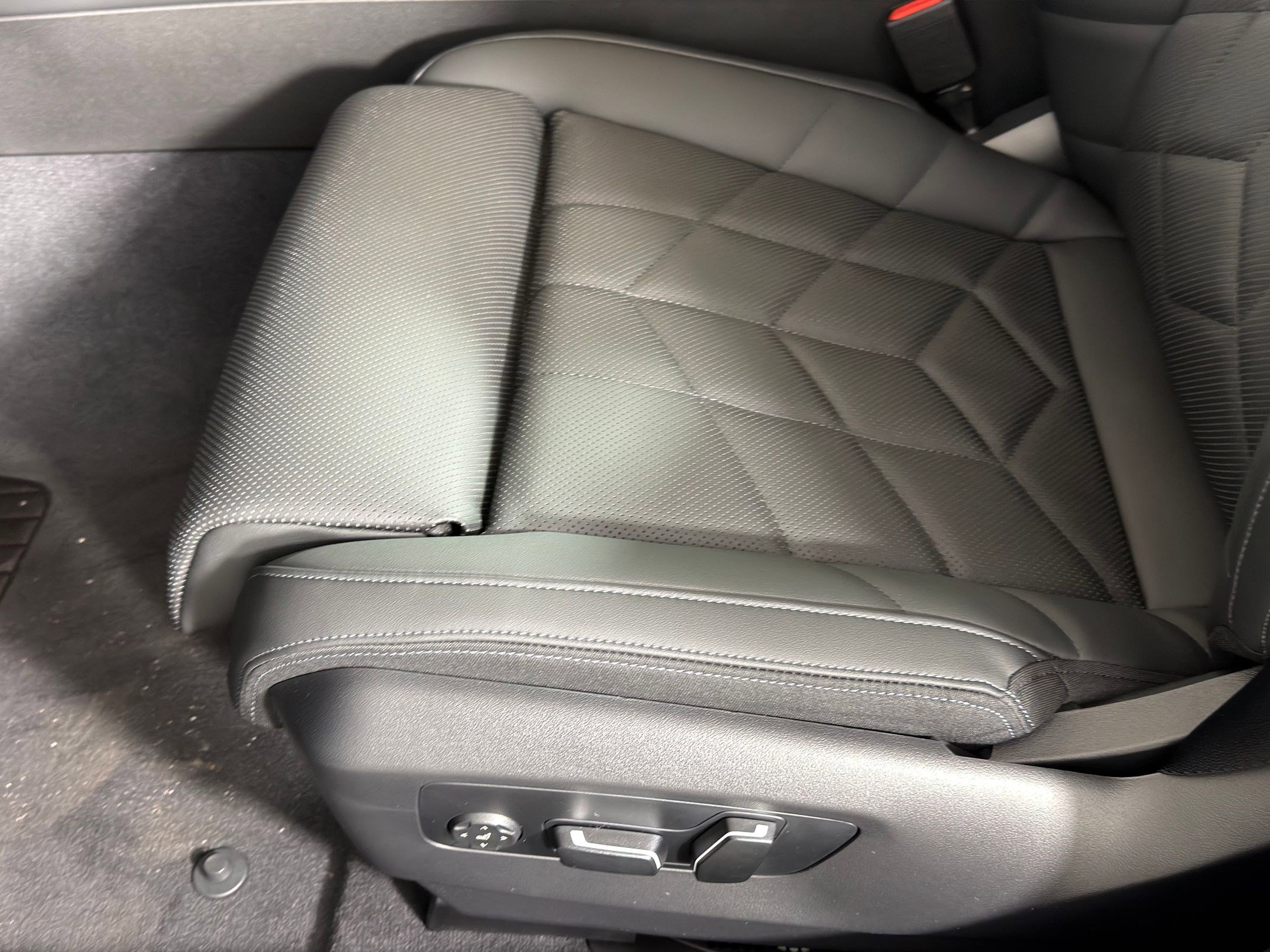 New 2026 BMW 540i xDrive w/ Executive Package image 11