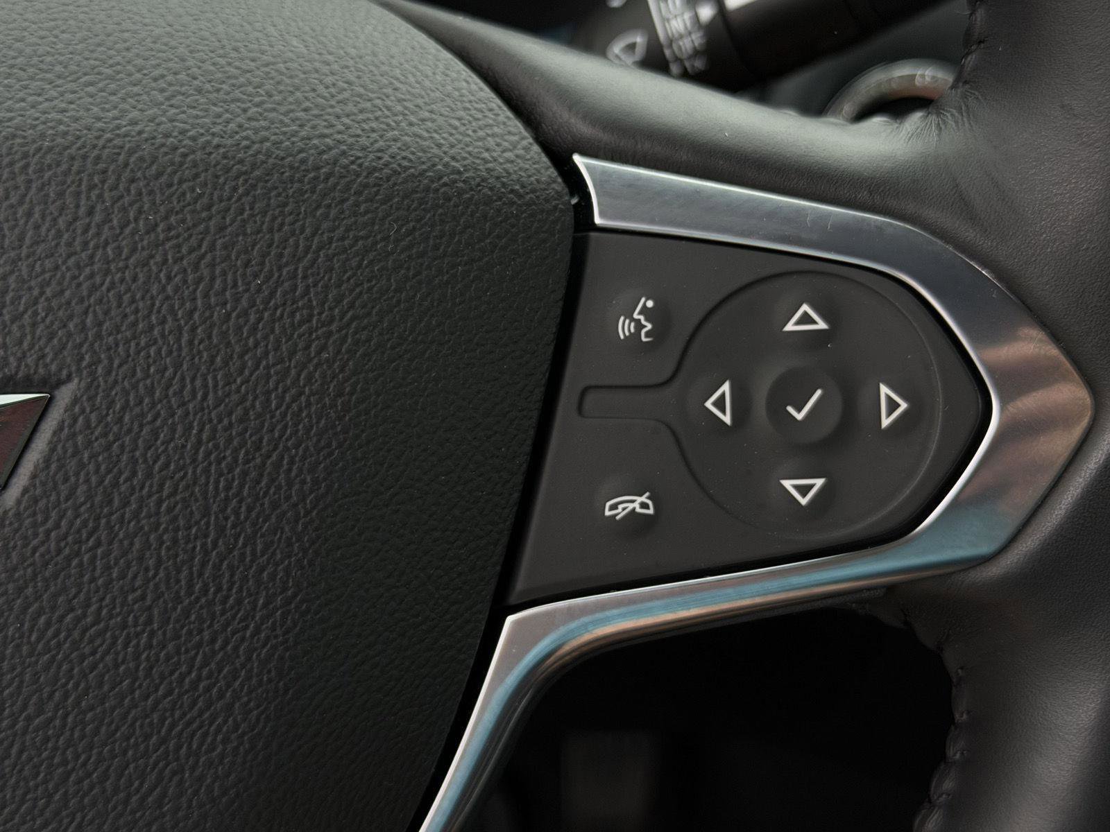 Used 2021 Chevrolet Traverse LT FWD image 17