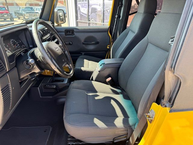 Used 2006 Jeep Wrangler Unlimited w/ Premium Audio Group image 14