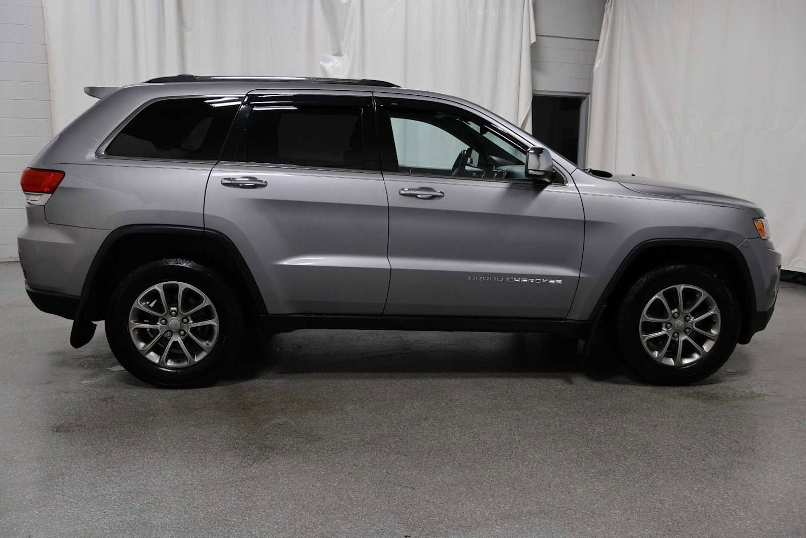 Used 2014 Jeep Grand Cherokee Limited w/ Trailer Tow Group IV image 10