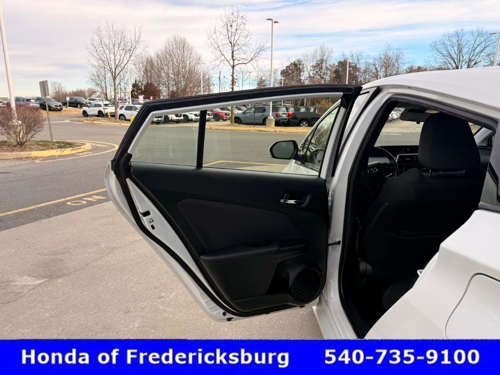 Used 2019 Toyota Prius LE w/ Carpet Mat Package image 16