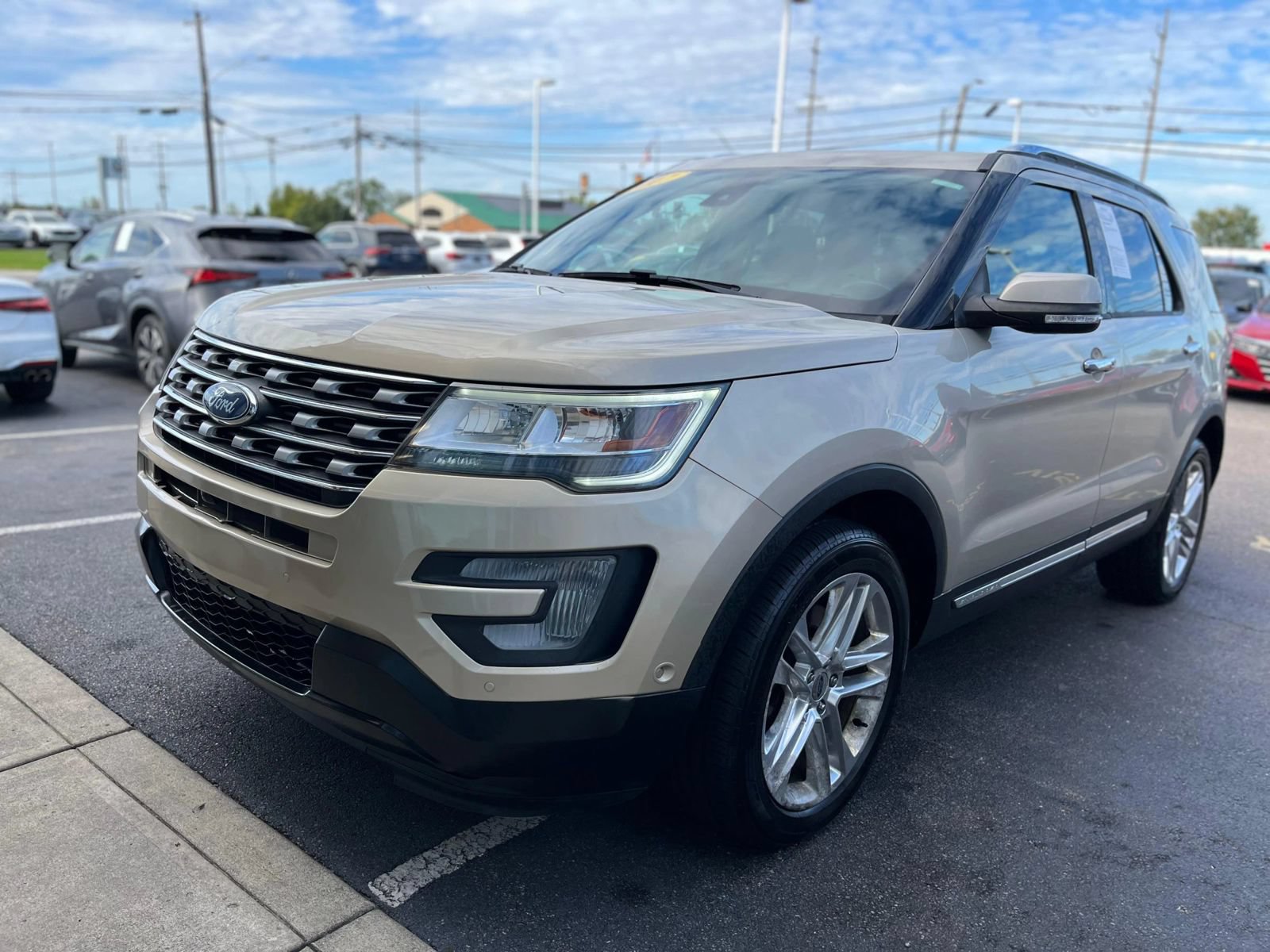 Used 2017 Ford Explorer Limited w/ Equipment Group 301A AWD/4WD image 10