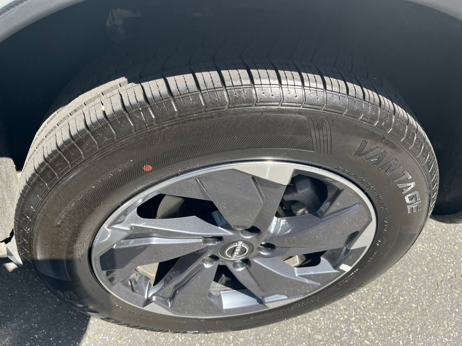 Used 2025 Nissan Rogue SV image 32