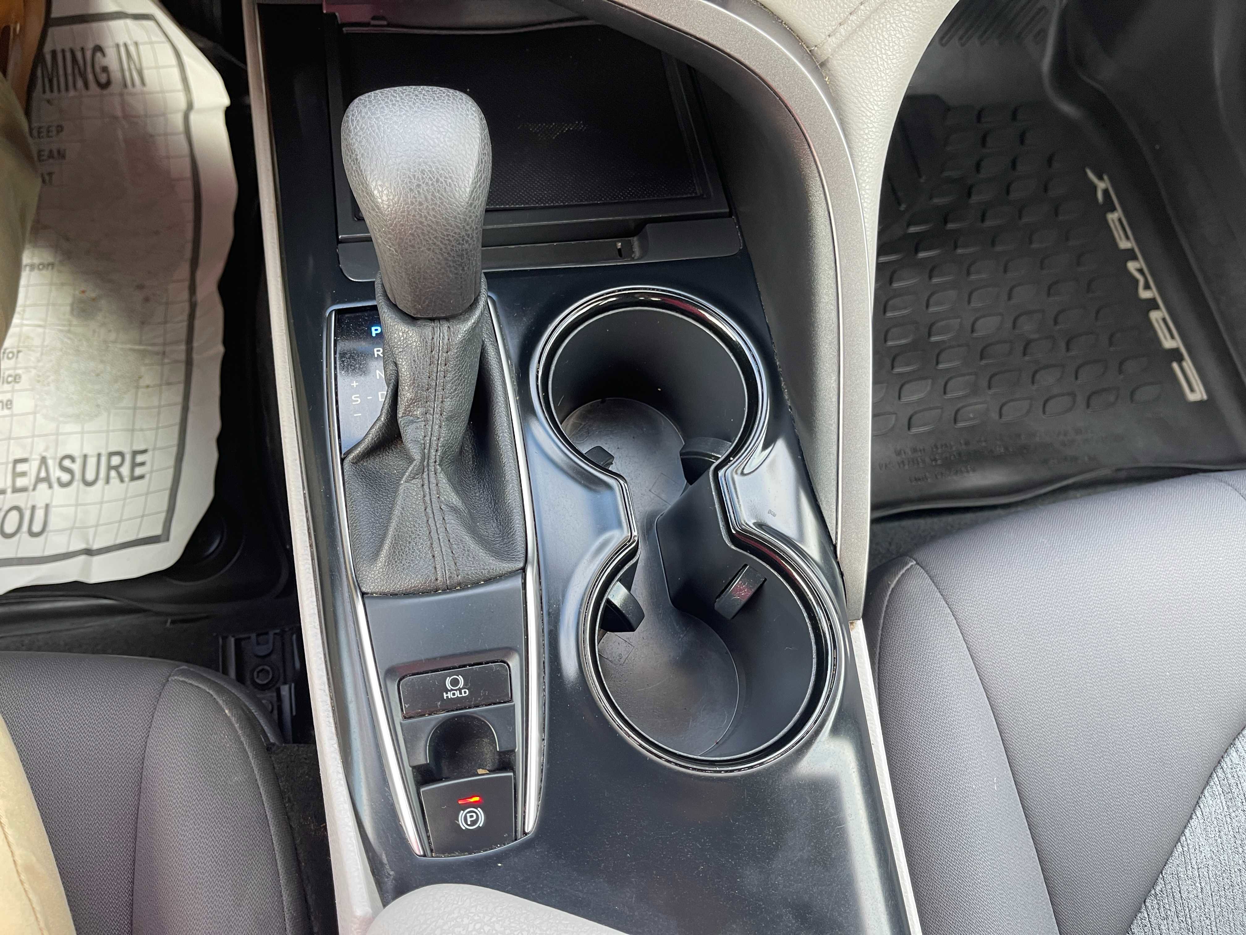 Used 2020 Toyota Camry LE image 19