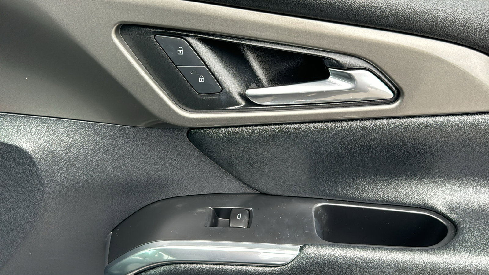 Used 2024 Chevrolet Traverse LS w/ Midnight/Sport Edition image 28