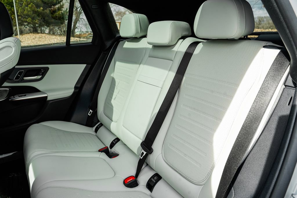 Used 2025 Mercedes-Benz GLC 350e 4MATIC image 15