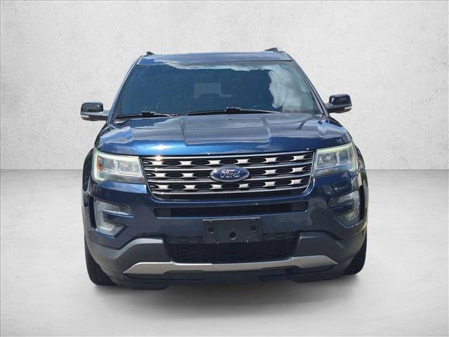 Used 2017 Ford Explorer XLT w/ Equipment Group 202A FWD image 2