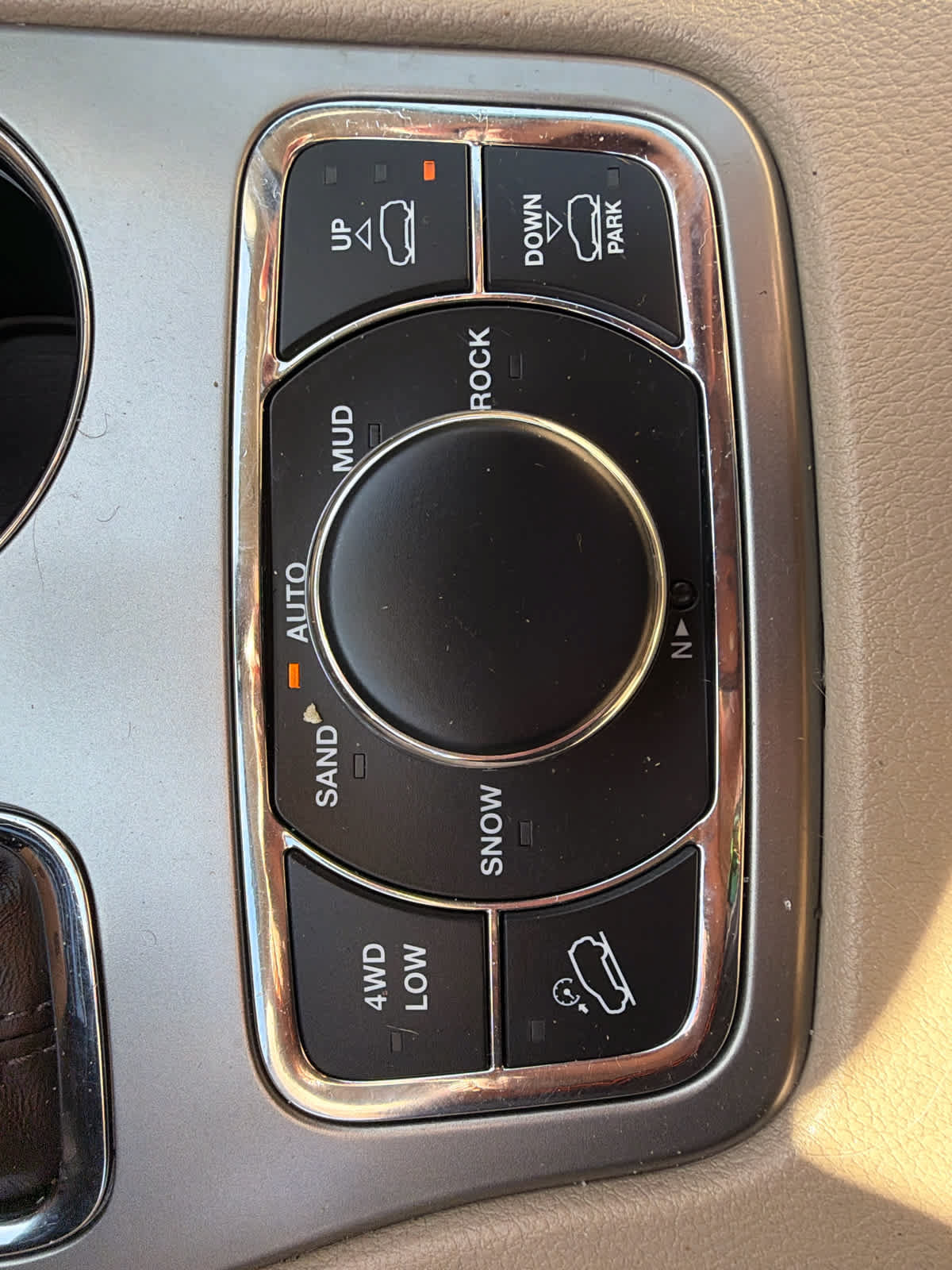 Used 2020 Jeep Grand Cherokee Overland AWD/4WD image 21